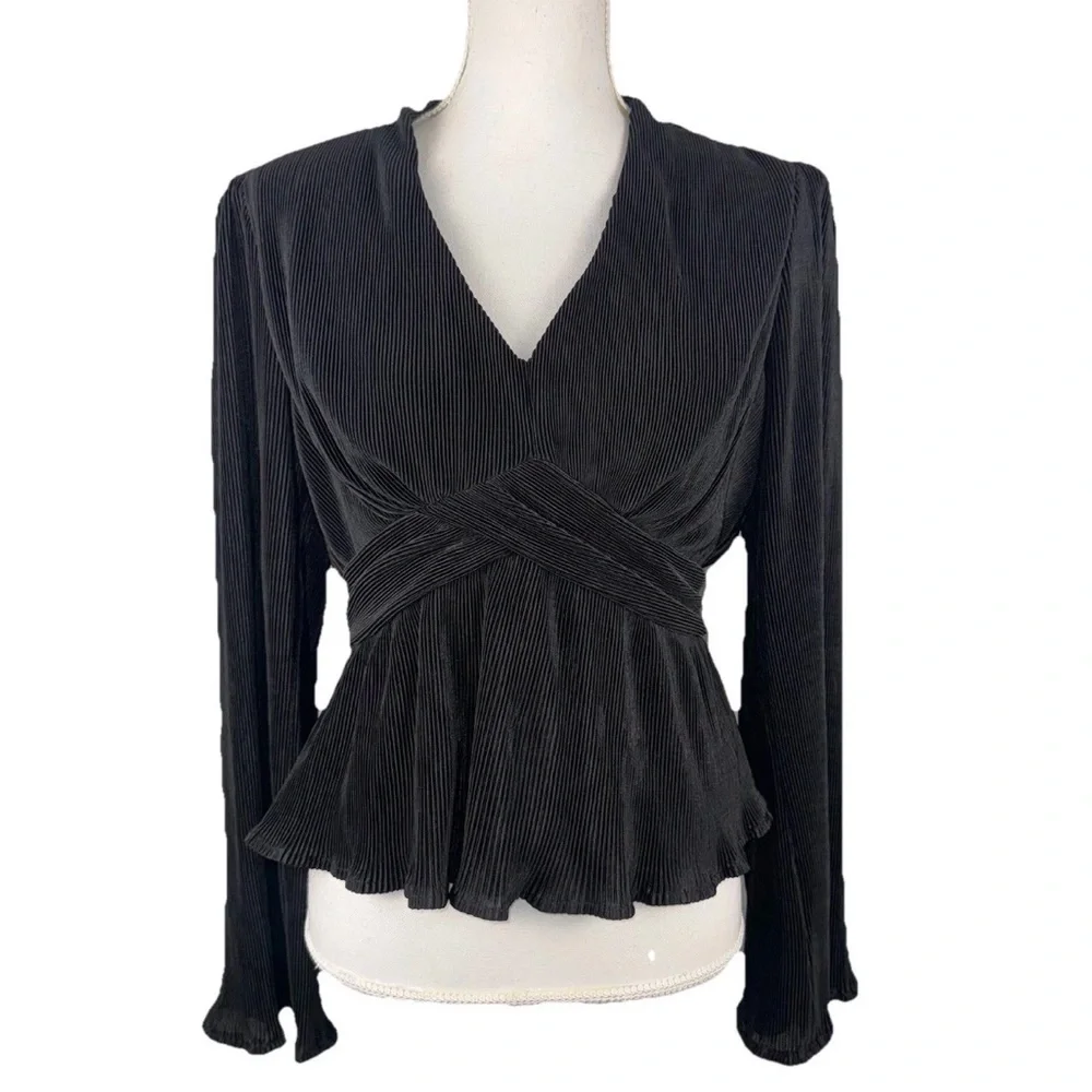 ASTR The Label Medium Black Top Blouse Long Sleeve Pleated Boho Chic Whimsigoth